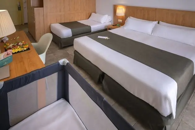 Üç Kişilik Oda (2 Adultos y 1 Niño)