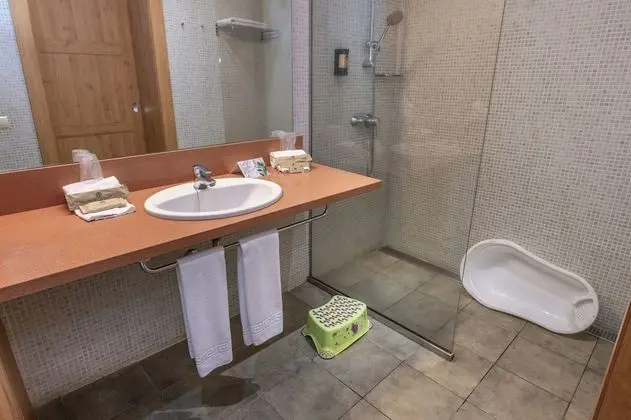 Üç Kişilik Oda (2 Adultos y 1 Niño)