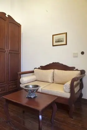 Üç Kişilik Oda