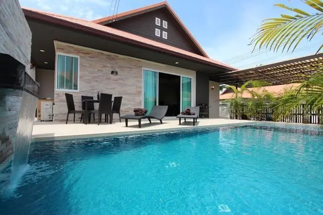 Villa Three Bedrooms Three Bathrooms