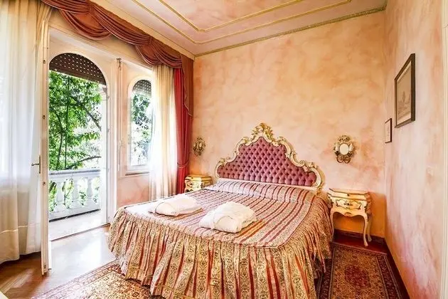Romantic Balcony Lake View