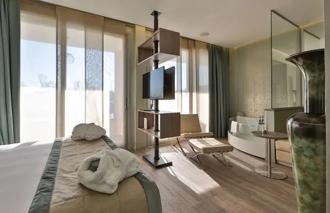 Junior Oda, Sıcak Su Küveti, Nehir Manzaralı (Private Wellness Resort)
