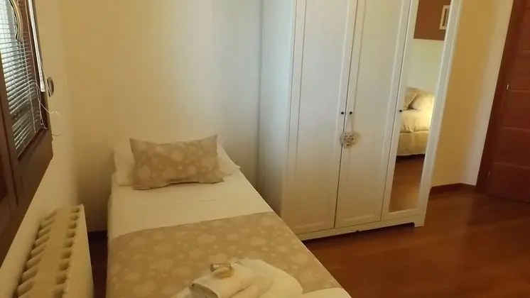 Üç Kişilik Oda, Bahçe Manzaralı