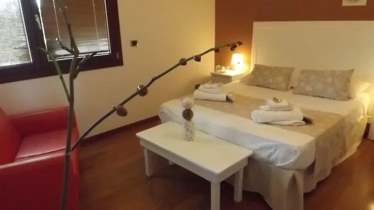 Üç Kişilik Oda, Bahçe Manzaralı