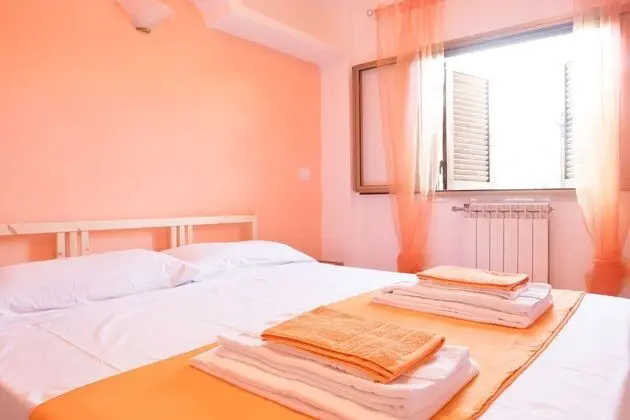 Tek Büyük Yataklı Oda, Ortak Banyo, Bahçe Manzaralı