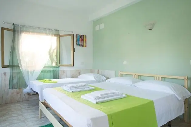 Üç Kişilik Oda, Ortak Banyo, Bahçe Manzaralı