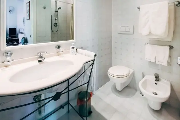 Deluxe Tek Büyük Yataklı Oda, Veranda, Deniz Manzaralı