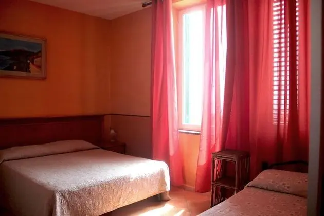 Üç Kişilik Oda