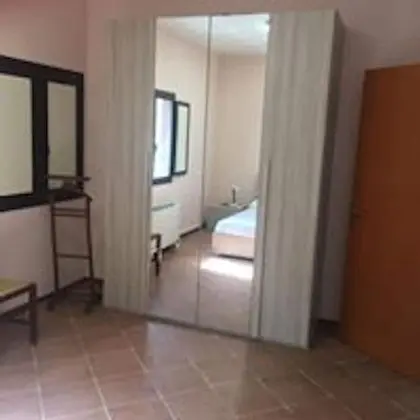 Tek Büyük Yataklı Oda, Ortak Banyo