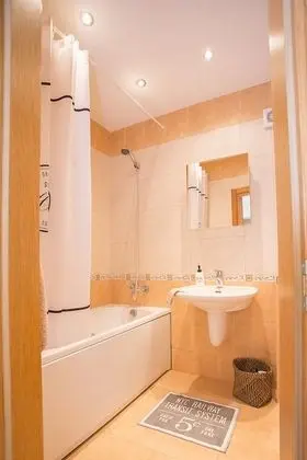 One Bedroom Apartment Mesiniu St.3a