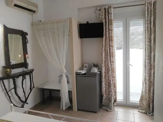 Basic Tek Büyük Yataklı Oda, Özel Banyo (Sarakiniko 5)