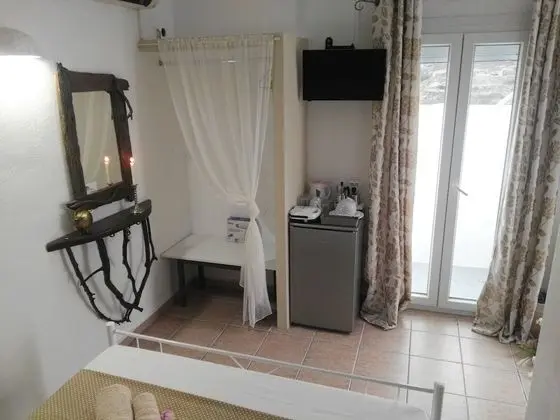 Basic Tek Büyük Yataklı Oda, Özel Banyo (Sarakiniko 5)