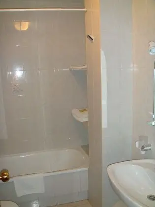 Büyük Yataklı Tek Kişilik Oda