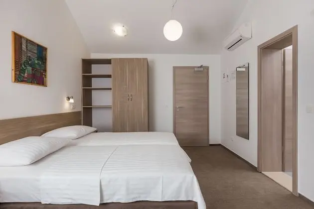 Tek Büyük veya İki Ayrı Yataklı Oda, Bahçe Manzaralı