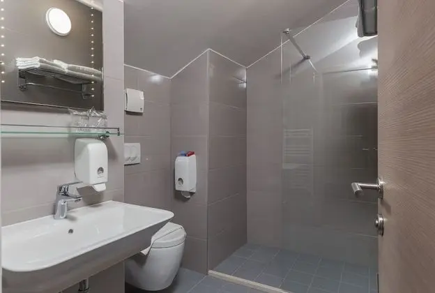 Tek Büyük veya İki Ayrı Yataklı Oda, Bahçe Manzaralı