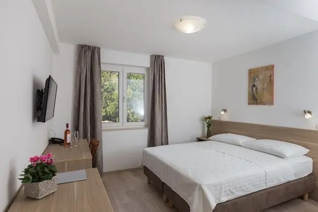 Tek Büyük Yataklı Oda, Kısmi Deniz Manzaralı