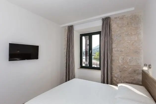 Tek Büyük Yataklı Oda, Kısmi Deniz Manzaralı