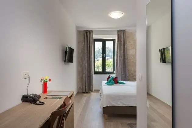 Tek Büyük Yataklı Oda, Kısmi Deniz Manzaralı