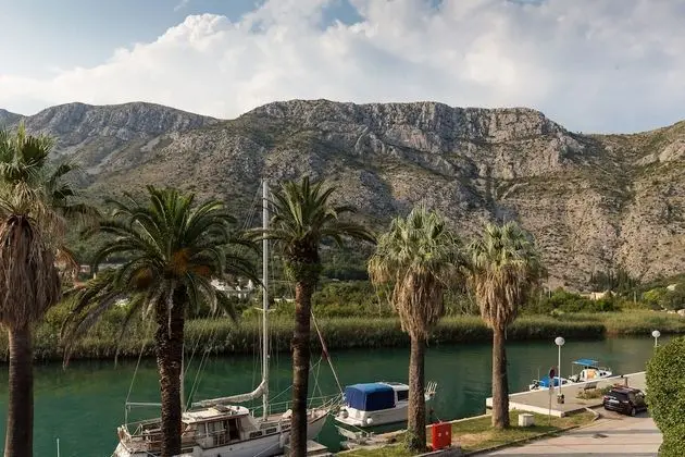 Tek Büyük Yataklı Oda, Kısmi Deniz Manzaralı