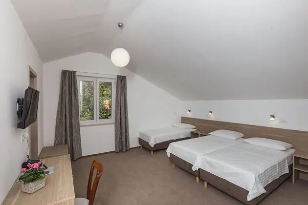 Üç Kişilik Oda, Deniz Manzaralı