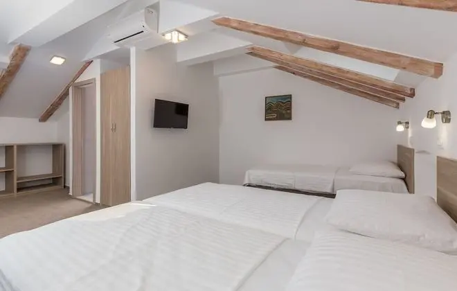 Üç Kişilik Oda, Deniz Manzaralı