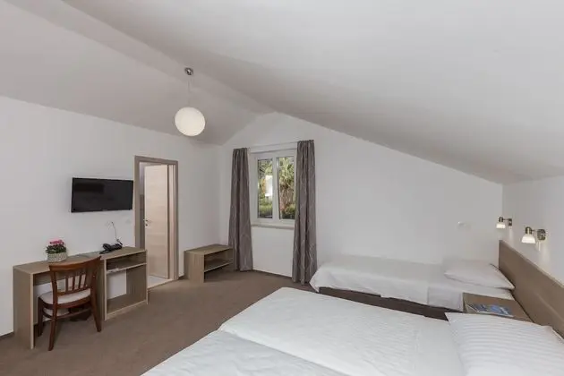 Üç Kişilik Oda, Deniz Manzaralı