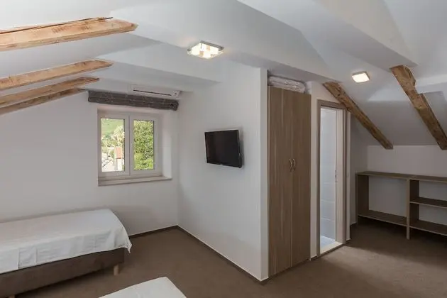 Üç Kişilik Oda, Deniz Manzaralı