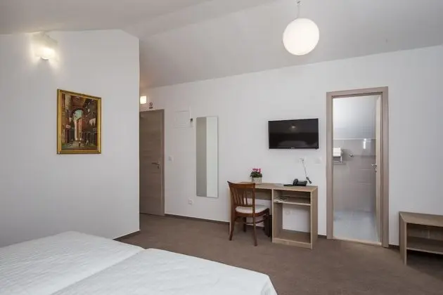 Üç Kişilik Oda, Deniz Manzaralı