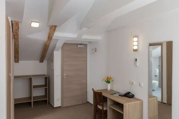 Üç Kişilik Oda, Deniz Manzaralı