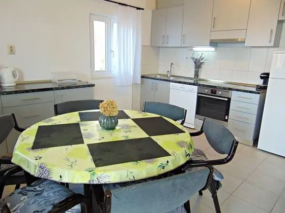 Apart Daire (Vin - excellent location and close to)