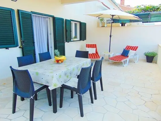 Apart Daire (Vin - excellent location and close to)