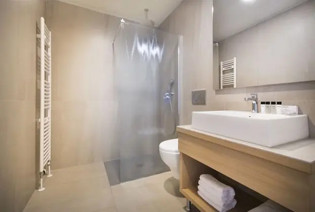 Deluxe Tek Büyük Yataklı Oda, 1 En Büyük (King) Boy Yatak, Engellilere Uygun, Sıcak Su Küveti