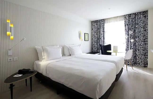 Tek Büyük veya İki Ayrı Yataklı Oda (With an Extra Bed)