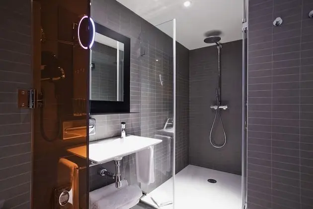 Tek Büyük veya İki Ayrı Yataklı Oda (With an Extra Bed)