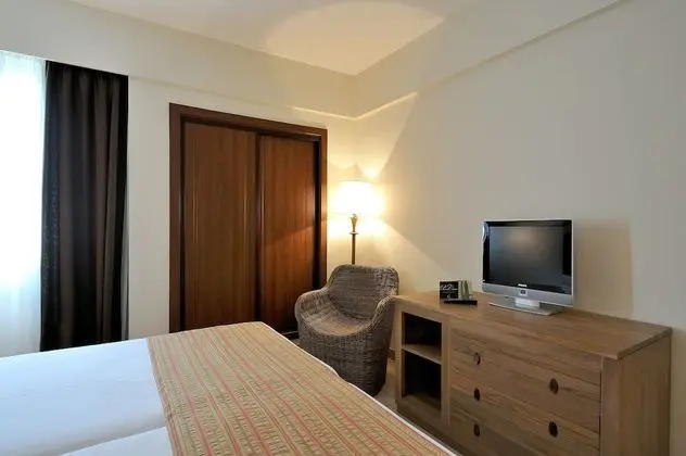 Junior Süit, Havuz Manzaralı (2 Adults + 1 Child)