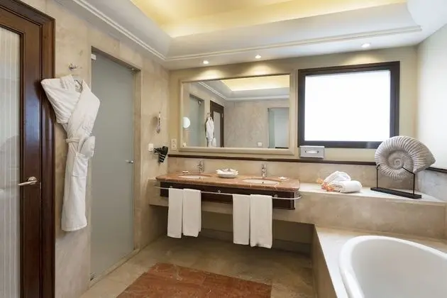 Superior Üç Kişilik Oda, Kısmi Deniz Manzaralı (3 Adults)