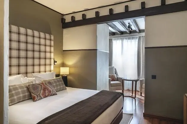 Junior Süit, Dağ Manzaralı (3 Adults + 1 Child)