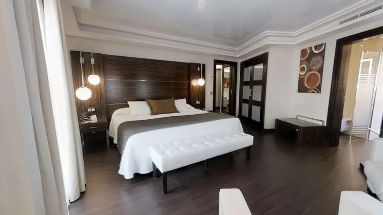 Tek Büyük Yataklı Oda (with Living Room)
