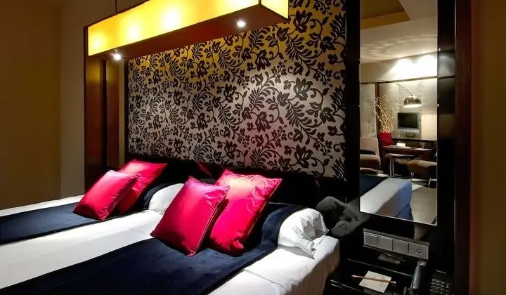 Tek Büyük Yataklı Oda (with Parking)