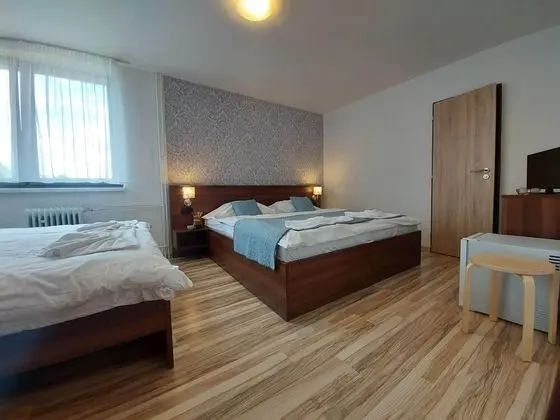 Dört Kişilik Oda, Bahçe Manzaralı