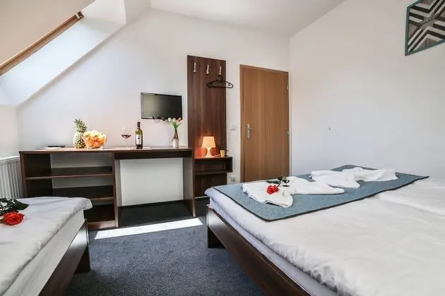 Üç Kişilik Oda, Ortak Banyo