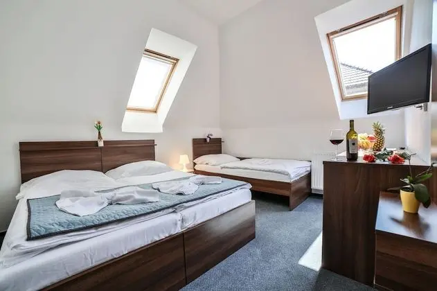 Üç Kişilik Oda, Ortak Banyo