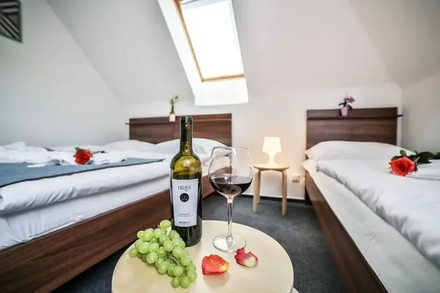 Üç Kişilik Oda, Ortak Banyo