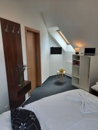 Üç Kişilik Oda, Ortak Banyo