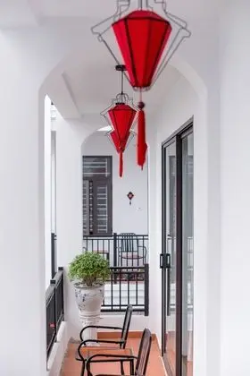 Deluxe Tek Büyük Yataklı Oda, Balkon, Havuz Manzaralı