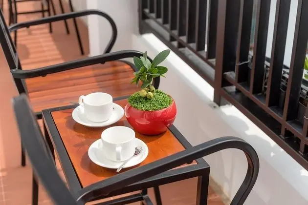 Deluxe Tek Büyük Yataklı Oda, Balkon, Havuz Manzaralı