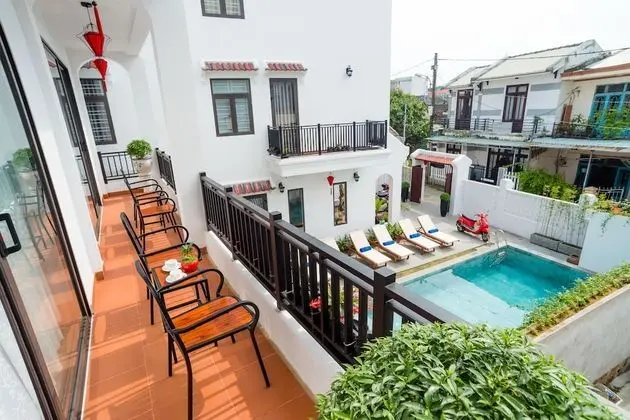 Deluxe Tek Büyük Yataklı Oda, Balkon, Havuz Manzaralı