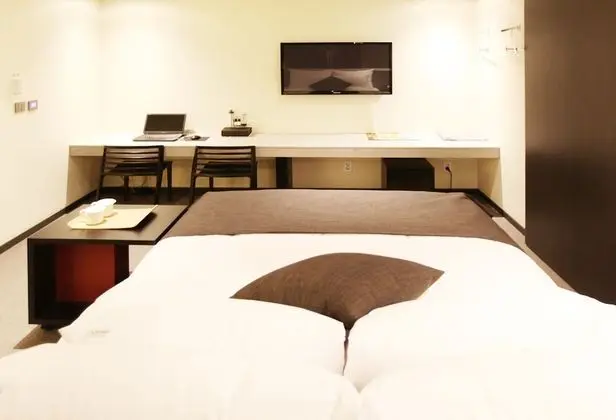Deluxe Room (Saturday Check-in Time: 8 PM)
