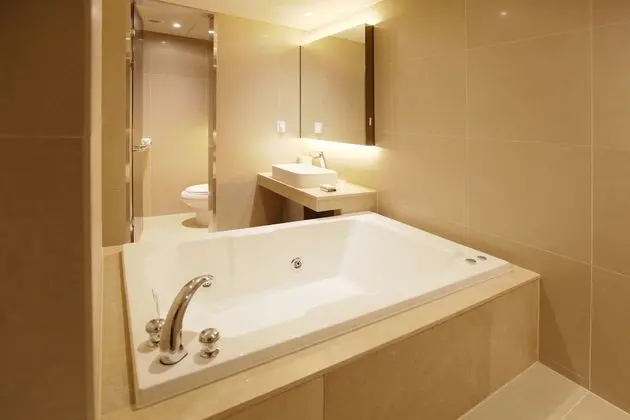 Deluxe Room (Saturday Check-in Time: 8 PM)