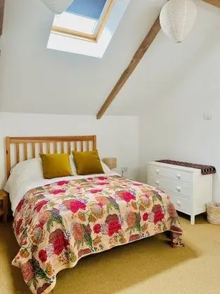 Tek Büyük Yataklı Oda (THE HAYLOFT, UPSTAIRS)